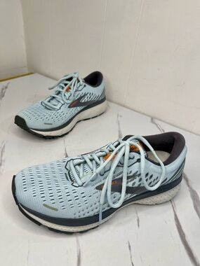 Brooks Light Blue Athletic Running Shoes with Dark Gray AccentsSz 8